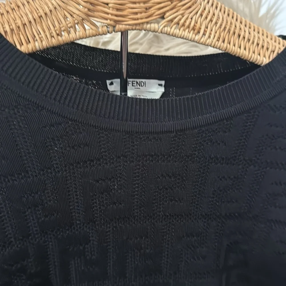 Authentic Fendi logo sweater tshirt style L/XL - Picture 2 of 4